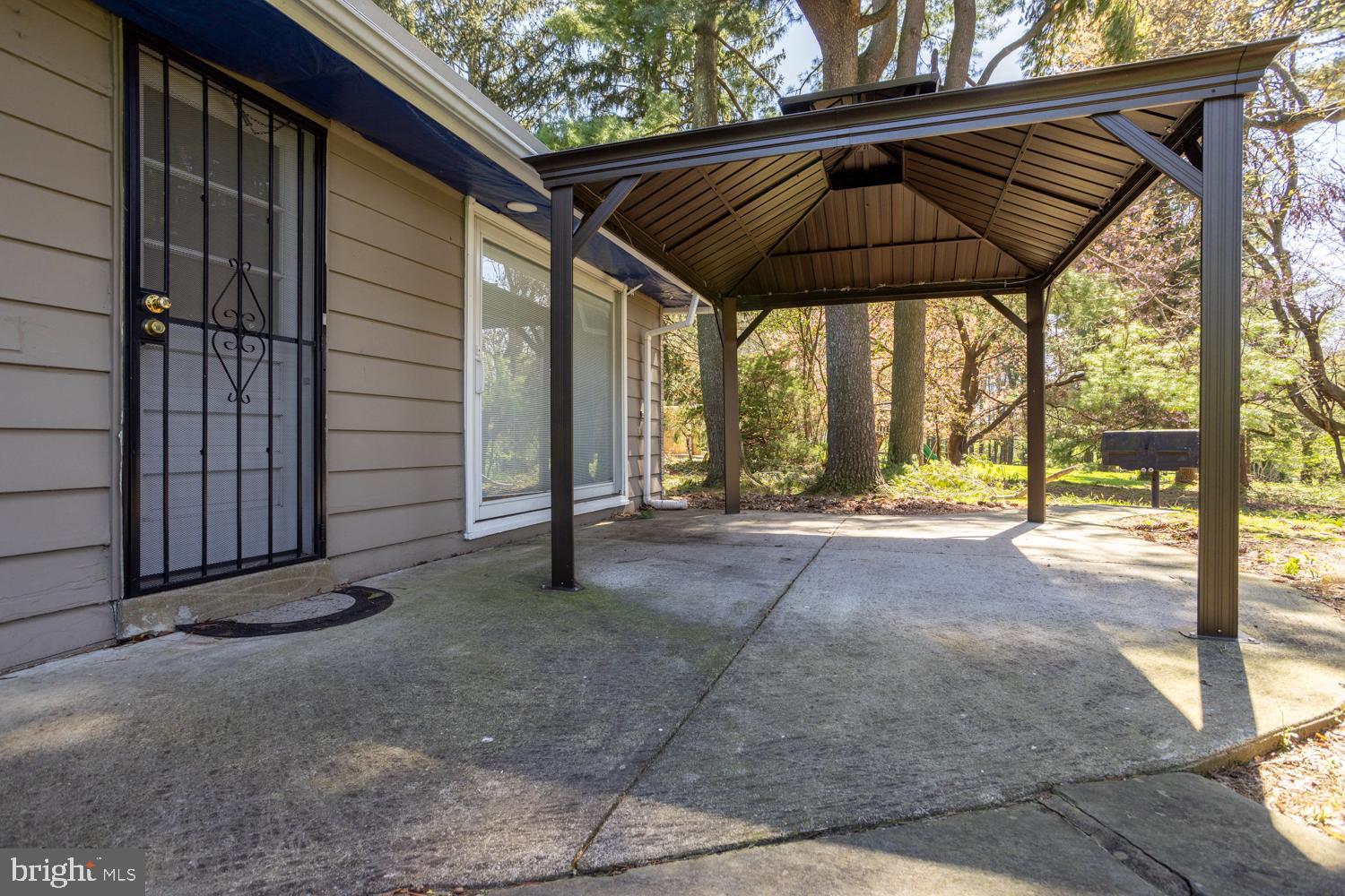 1421 Redwood Ln