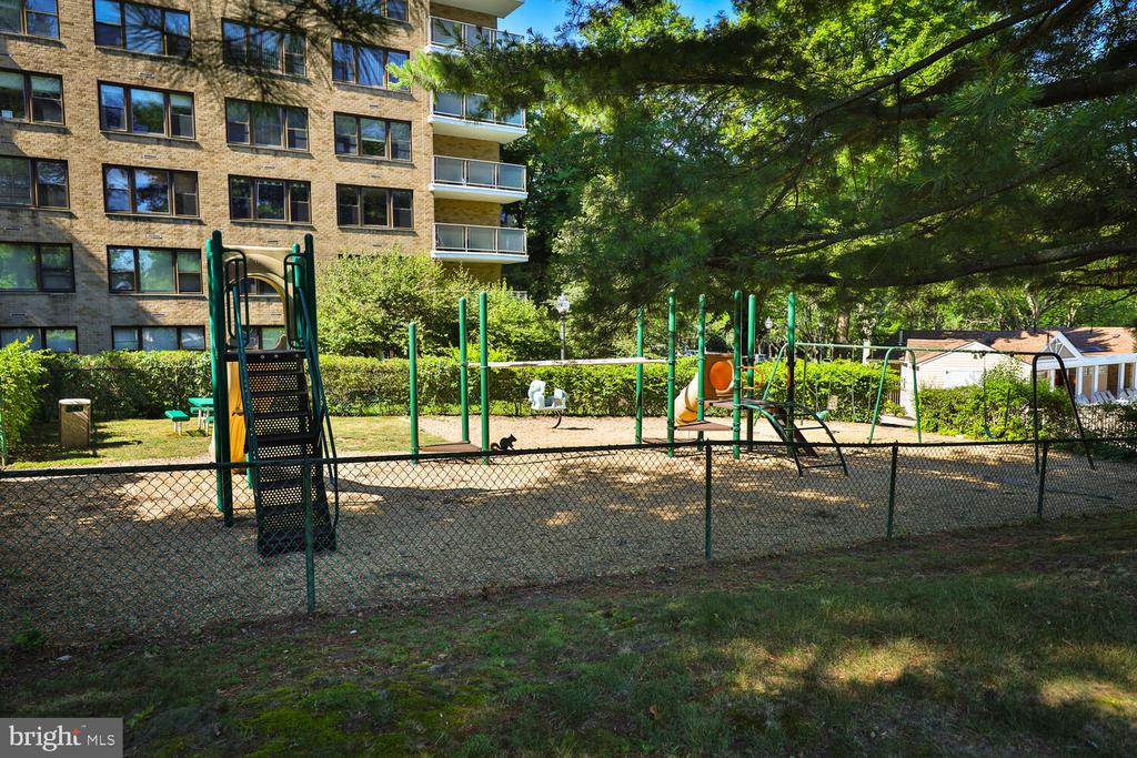 1740 Oakwood Ter #14-H