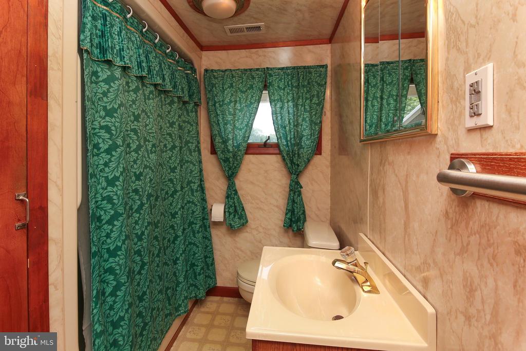 529 Sherwood Ln