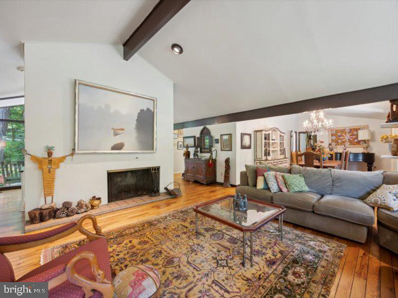 204 Dove Ln