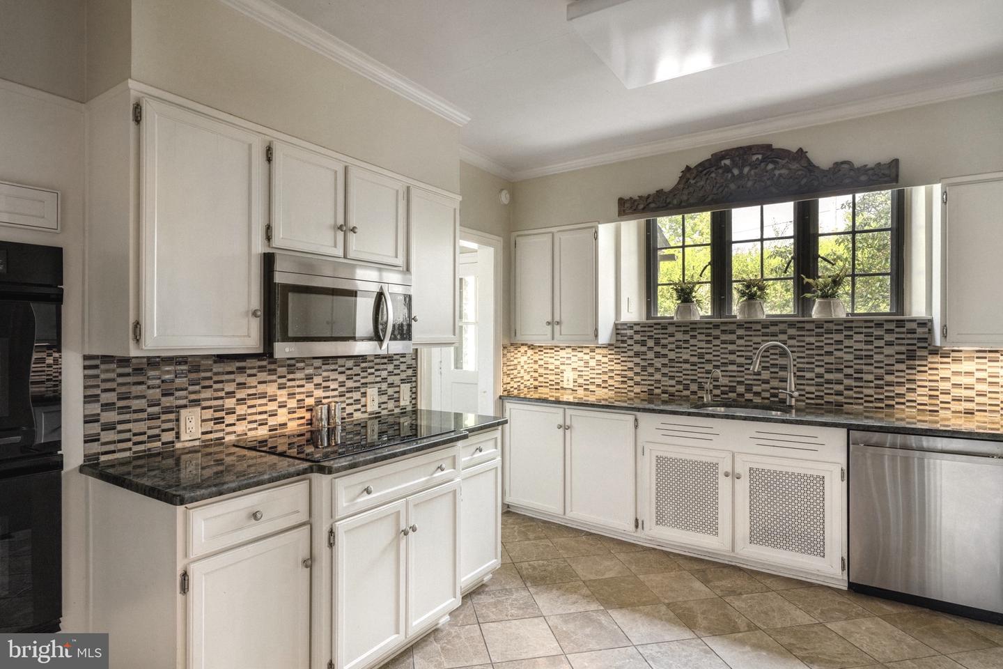 8216 Cedar Rd