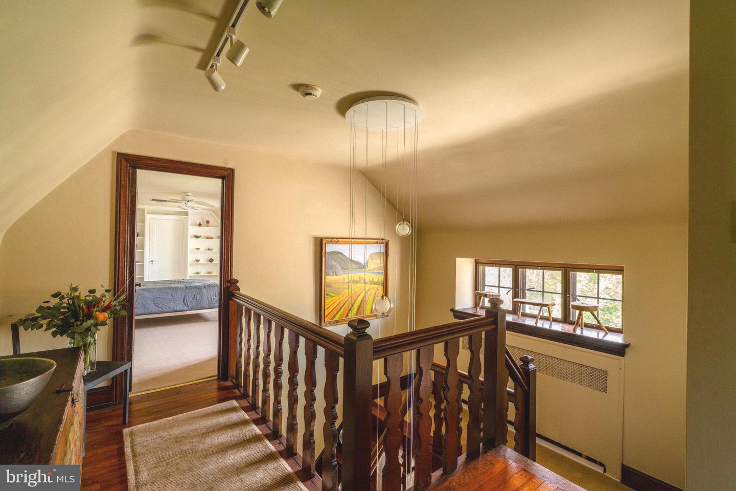 8216 Cedar Rd