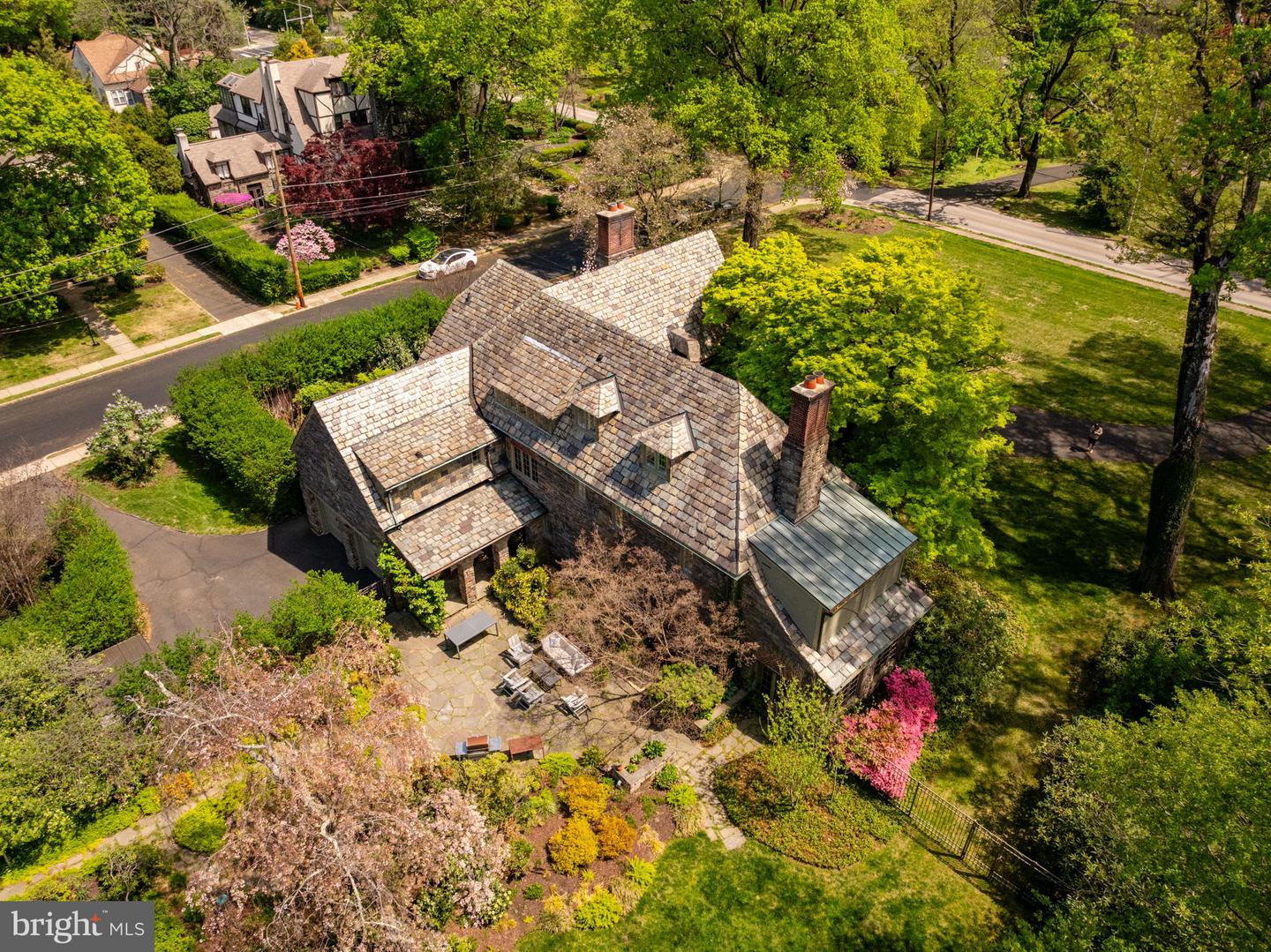 8216 Cedar Rd
