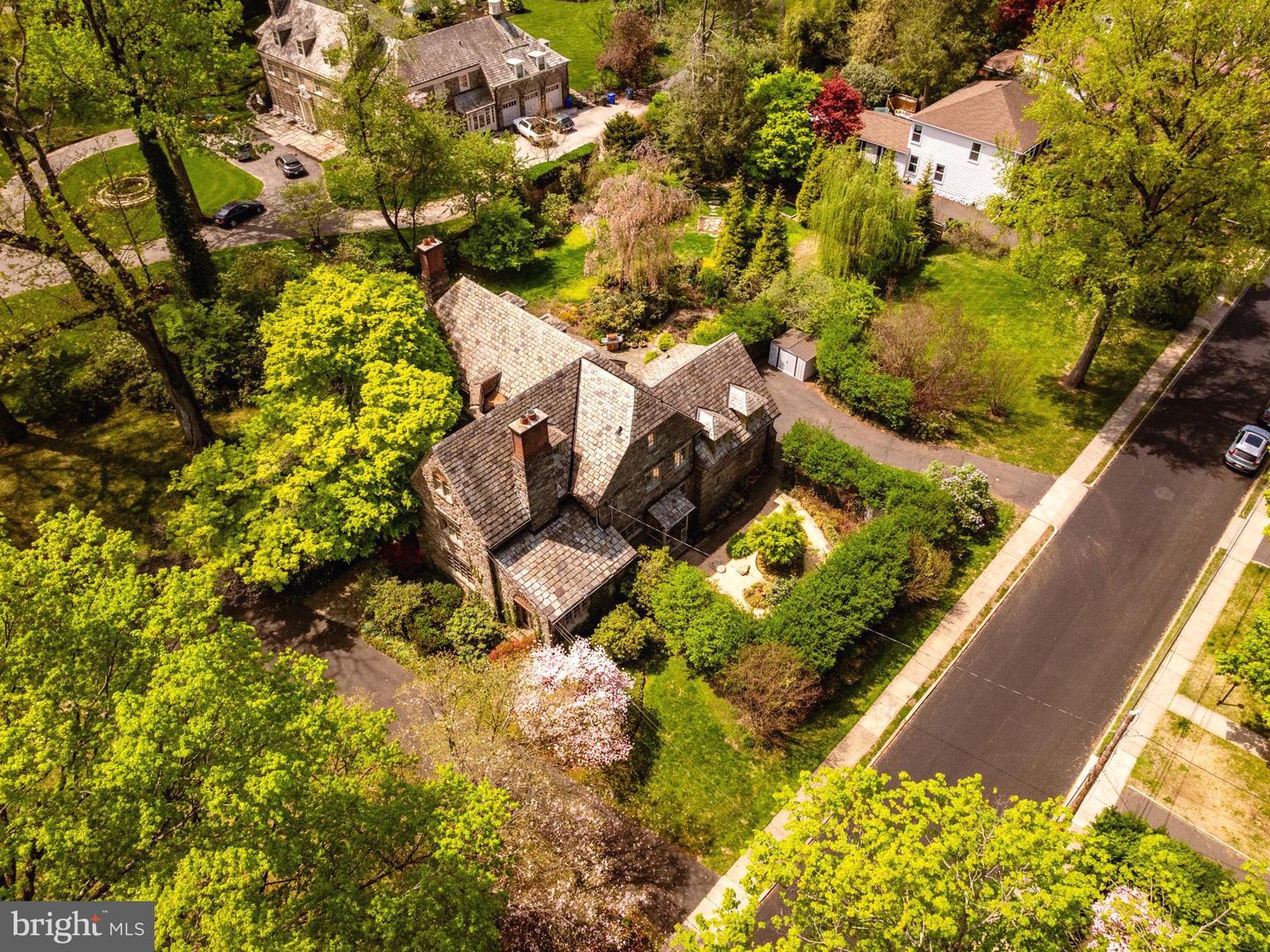 8216 Cedar Rd