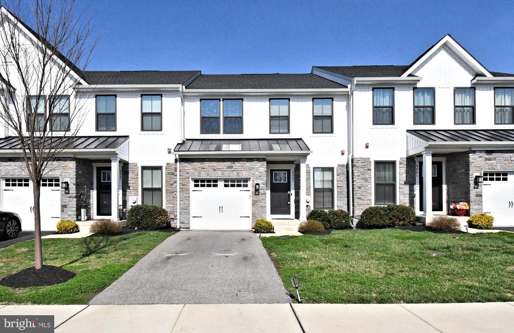 8043 MILLTOWN CIRCLE