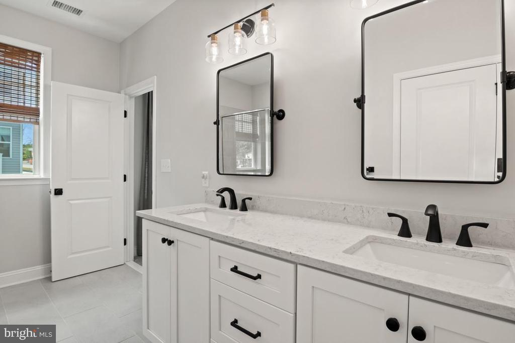 164 CHARLES LANE