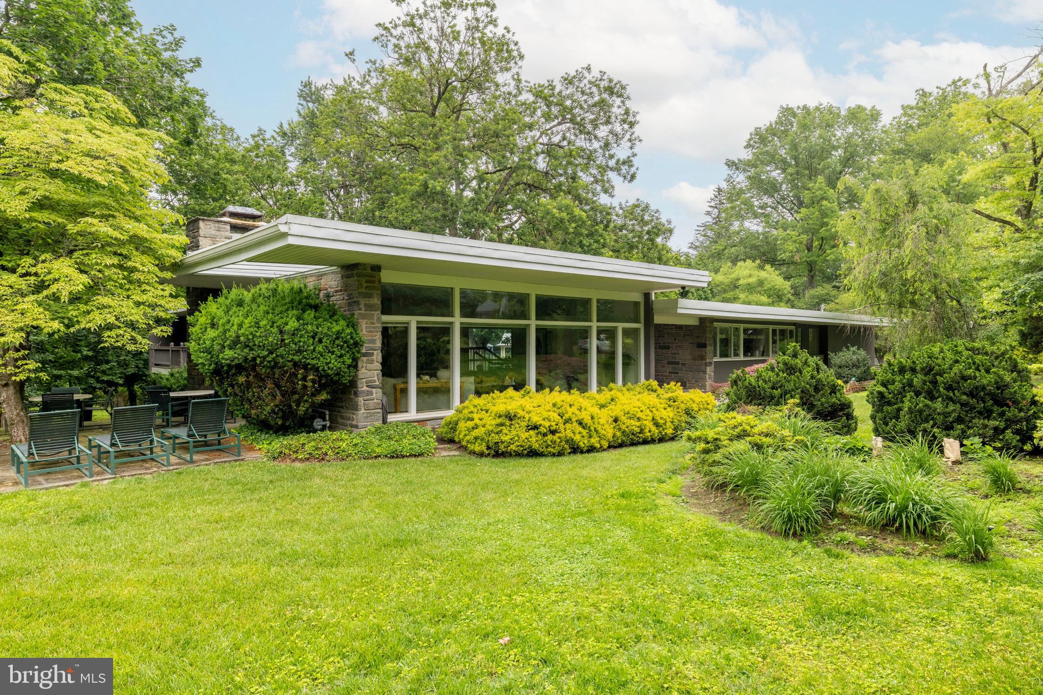 906 FROG HOLLOW TERRACE