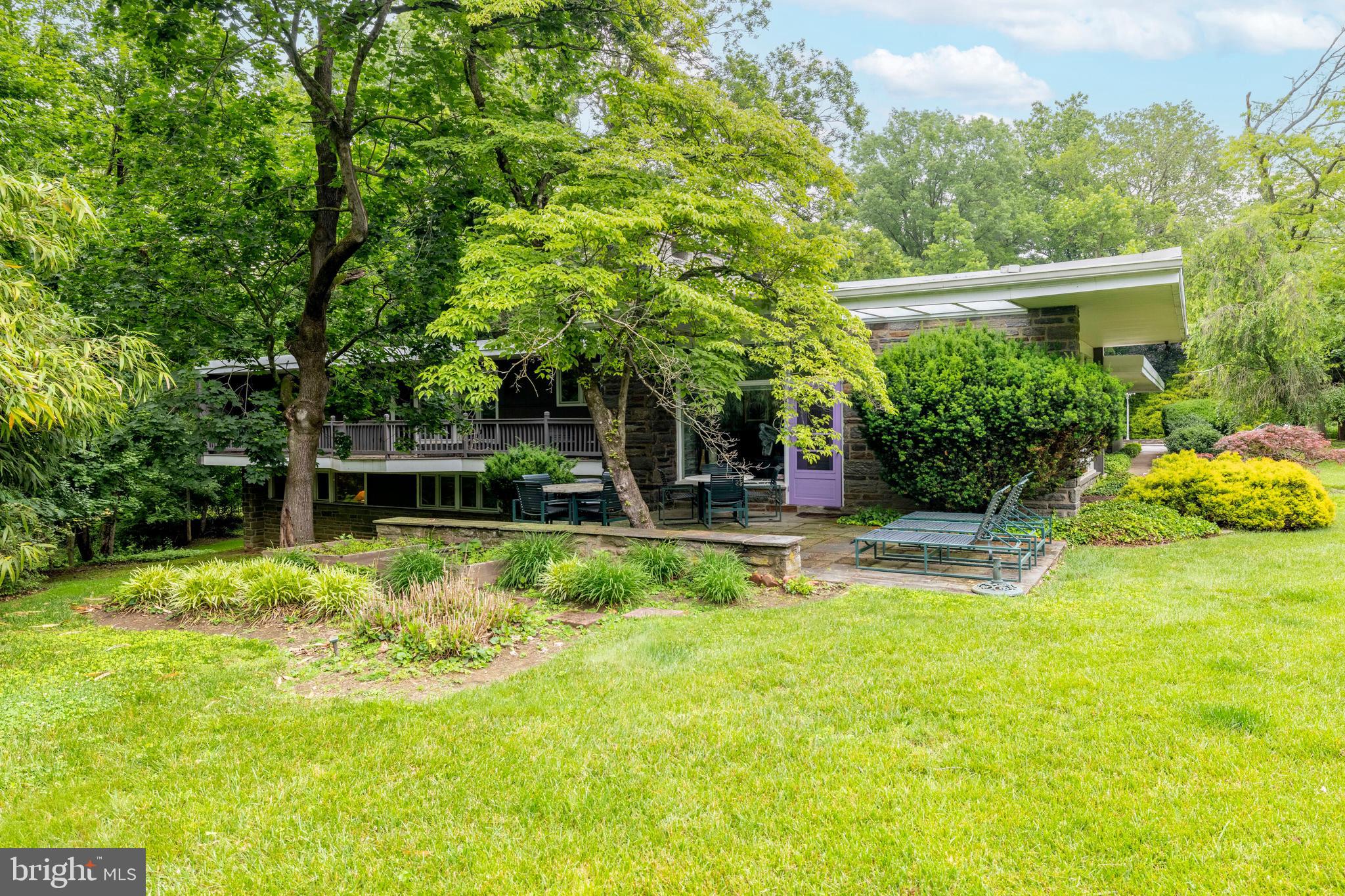 906 FROG HOLLOW TERRACE