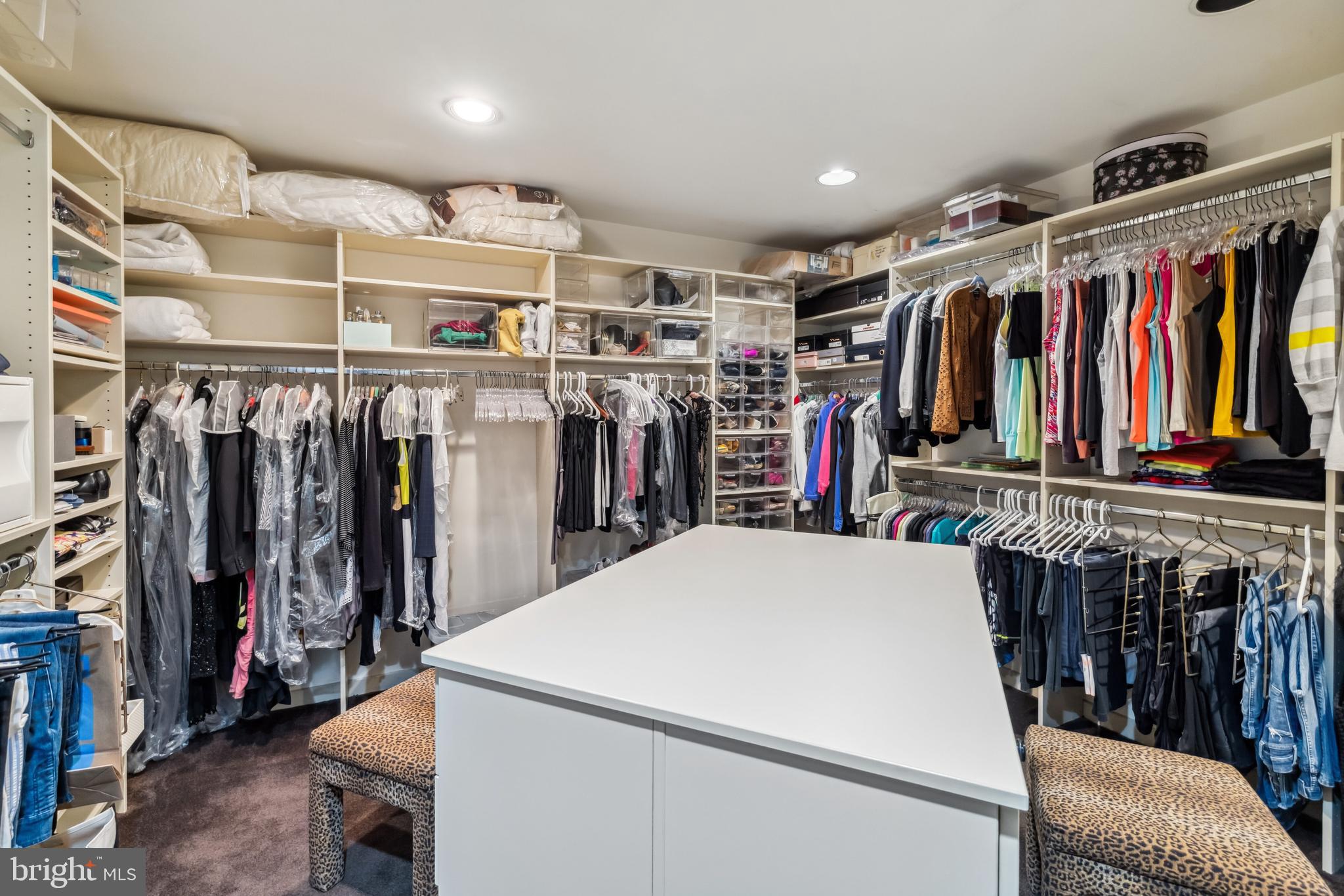 906 FROG HOLLOW TERRACE