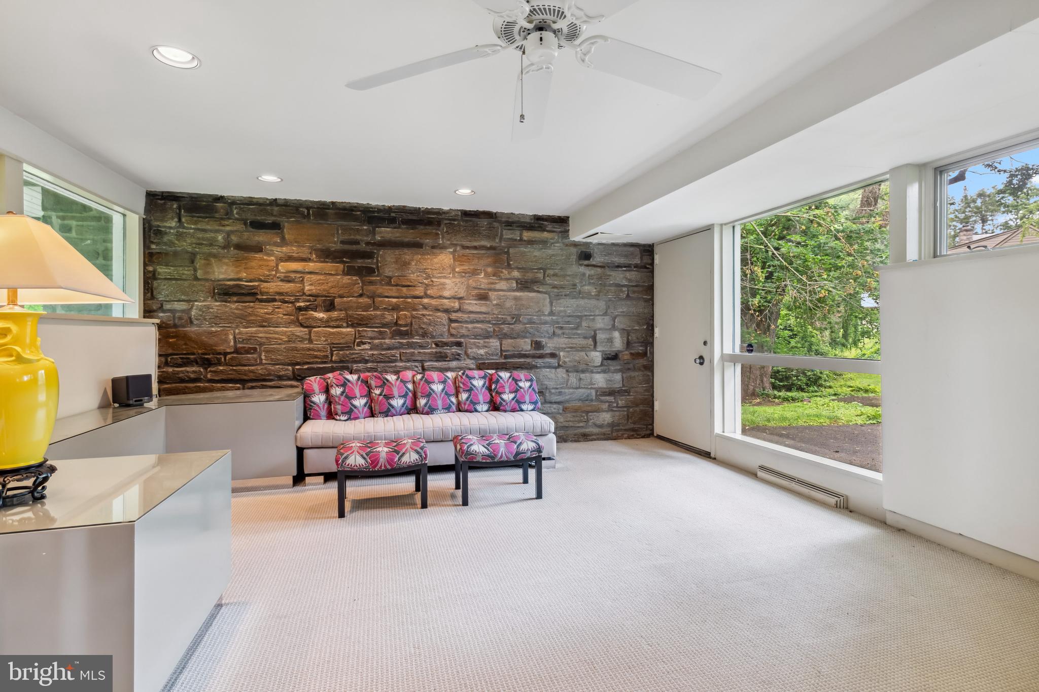 906 FROG HOLLOW TERRACE