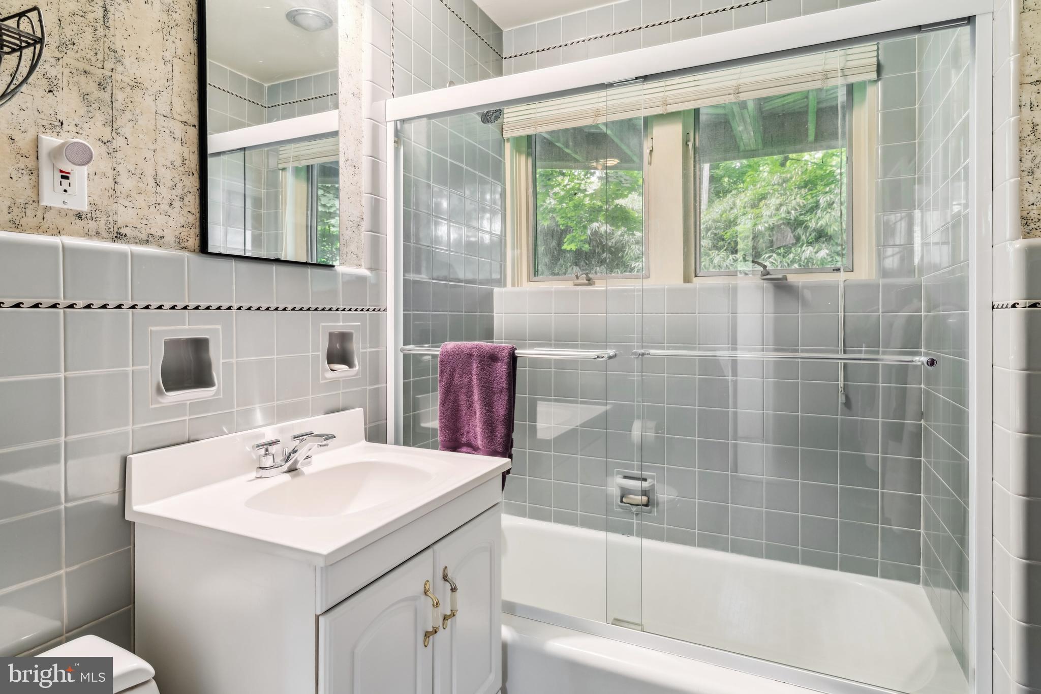 906 FROG HOLLOW TERRACE