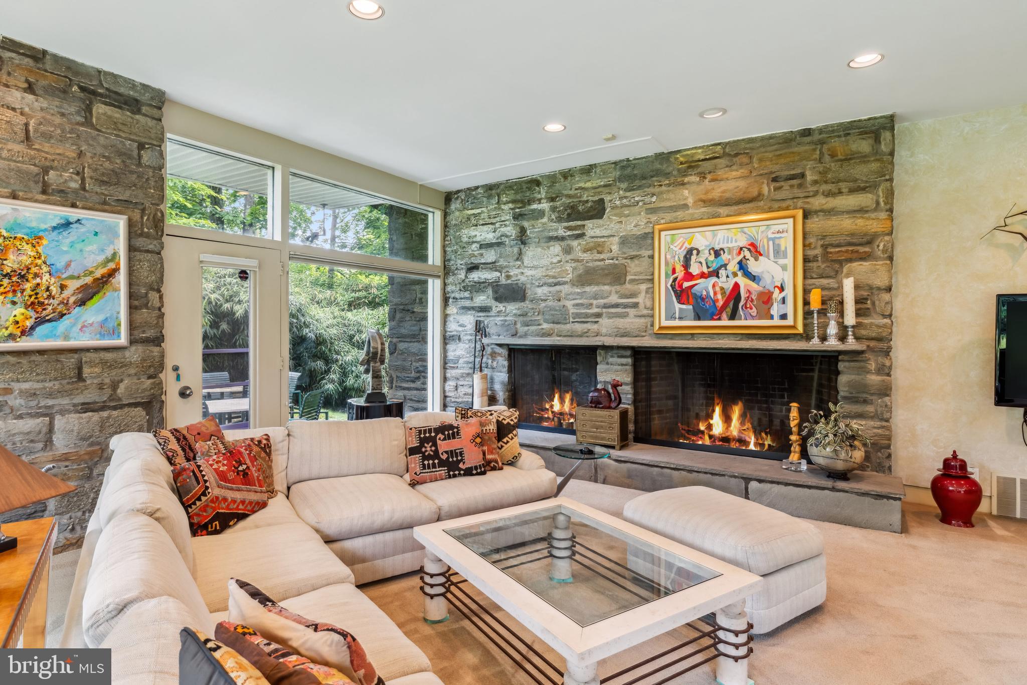 906 FROG HOLLOW TERRACE