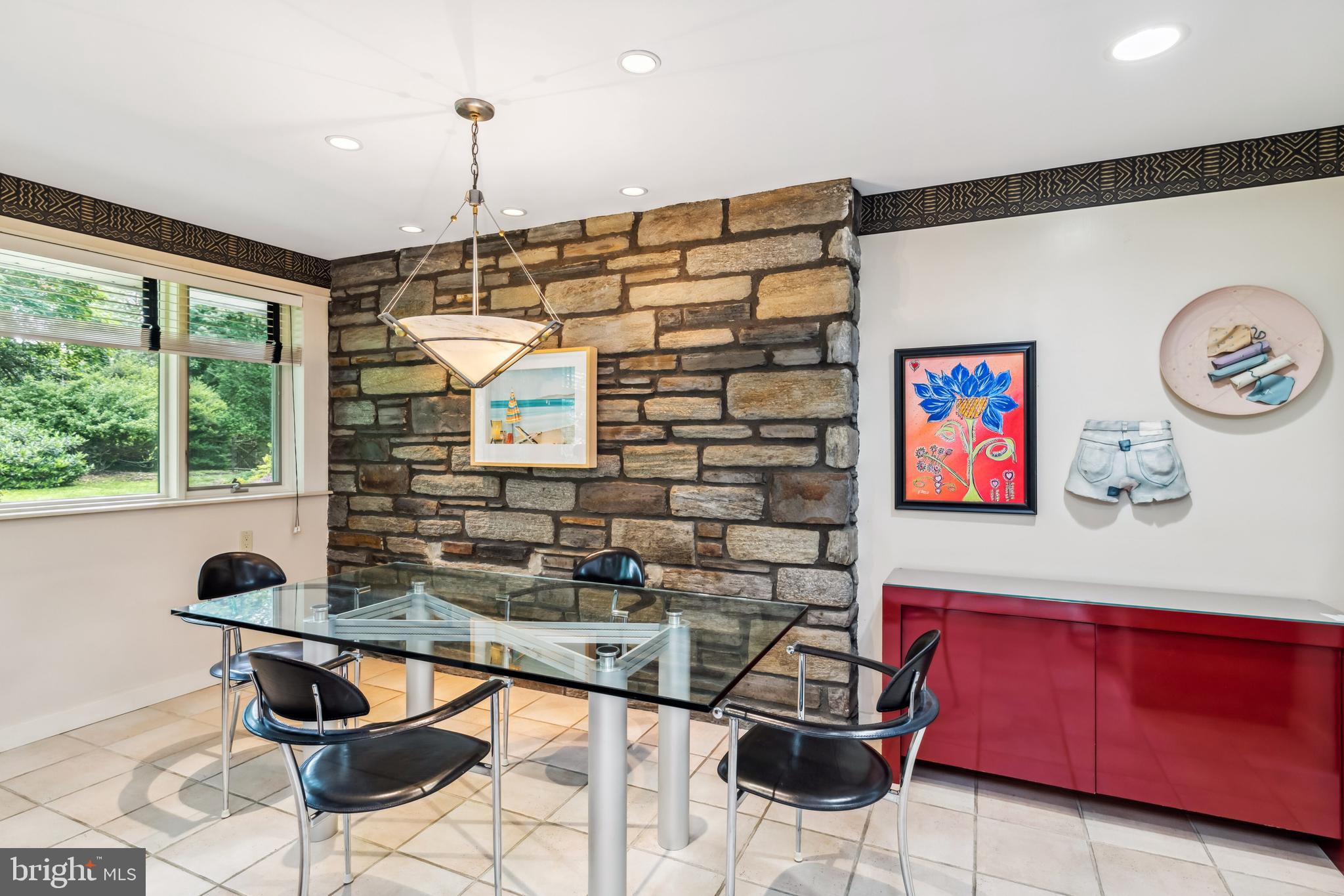 906 FROG HOLLOW TERRACE