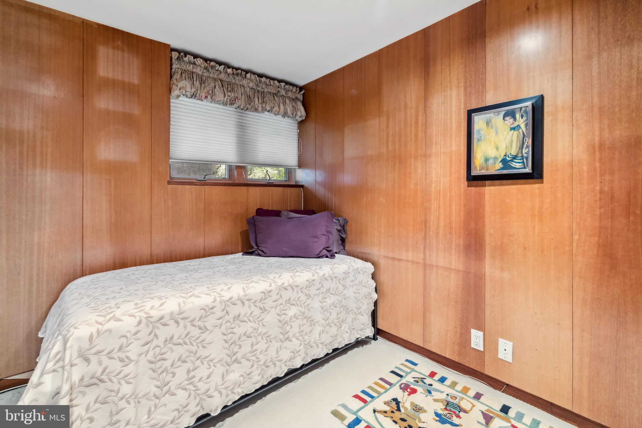 906 FROG HOLLOW TERRACE