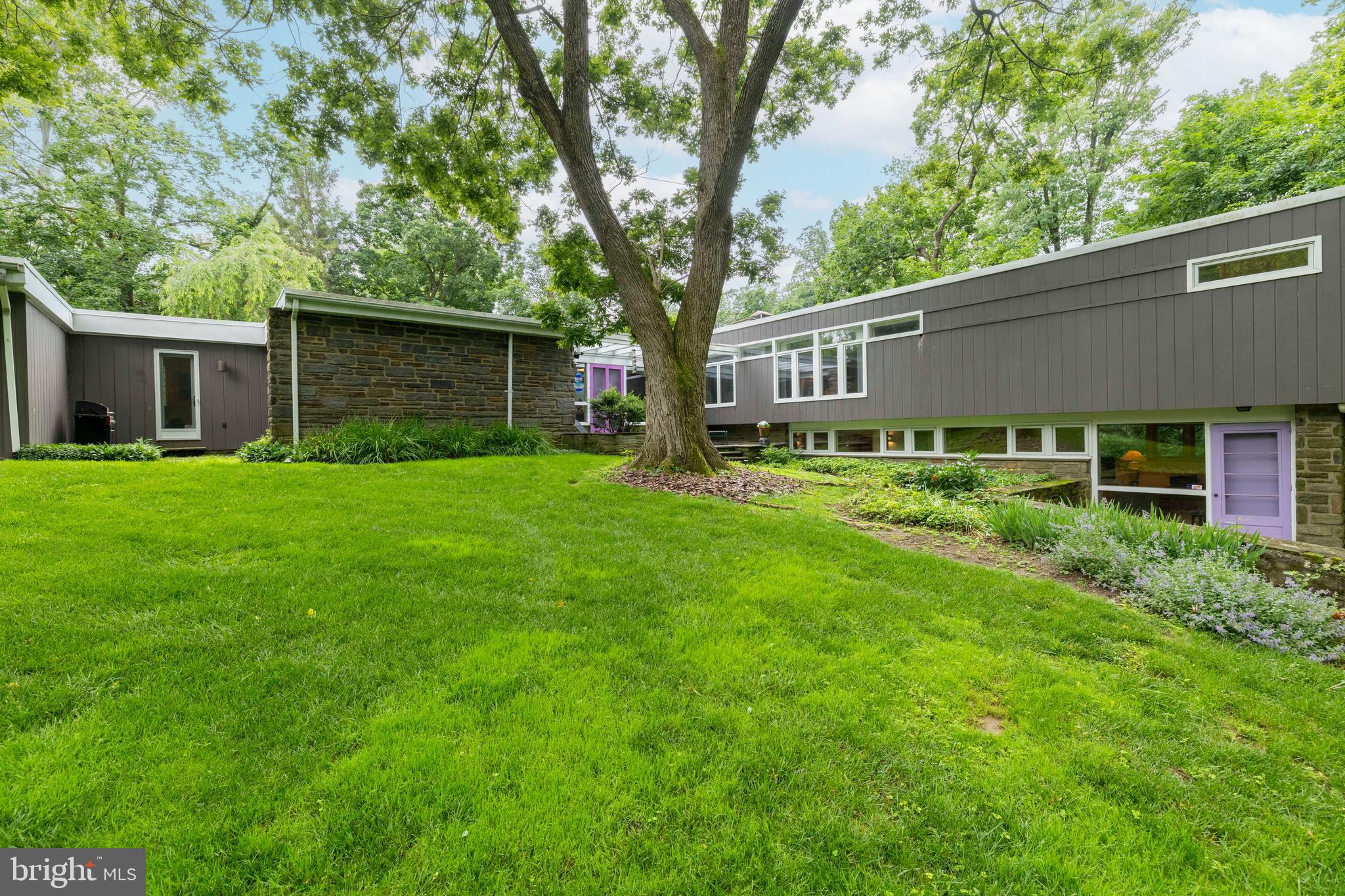 906 FROG HOLLOW TERRACE