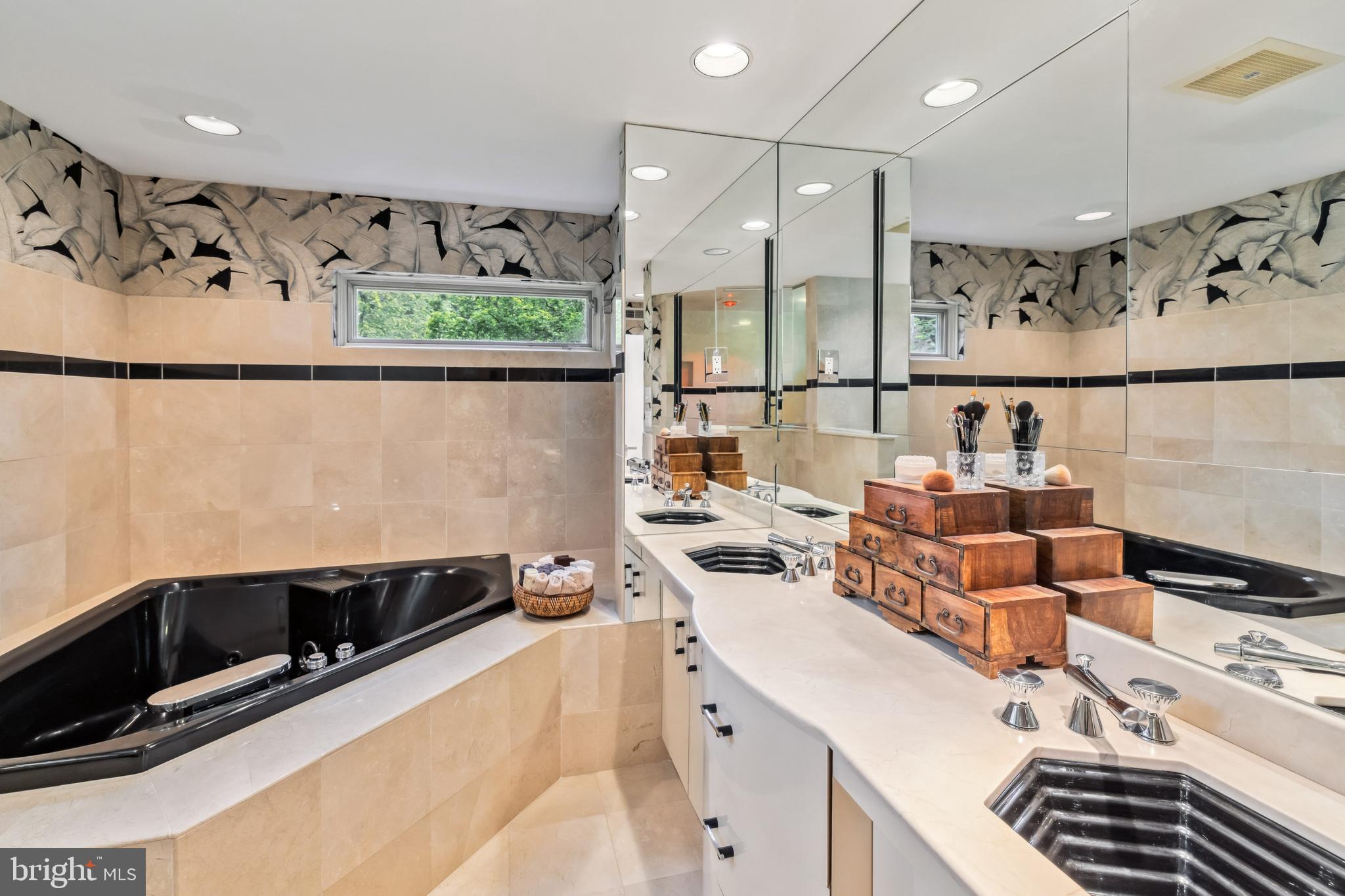 906 FROG HOLLOW TERRACE