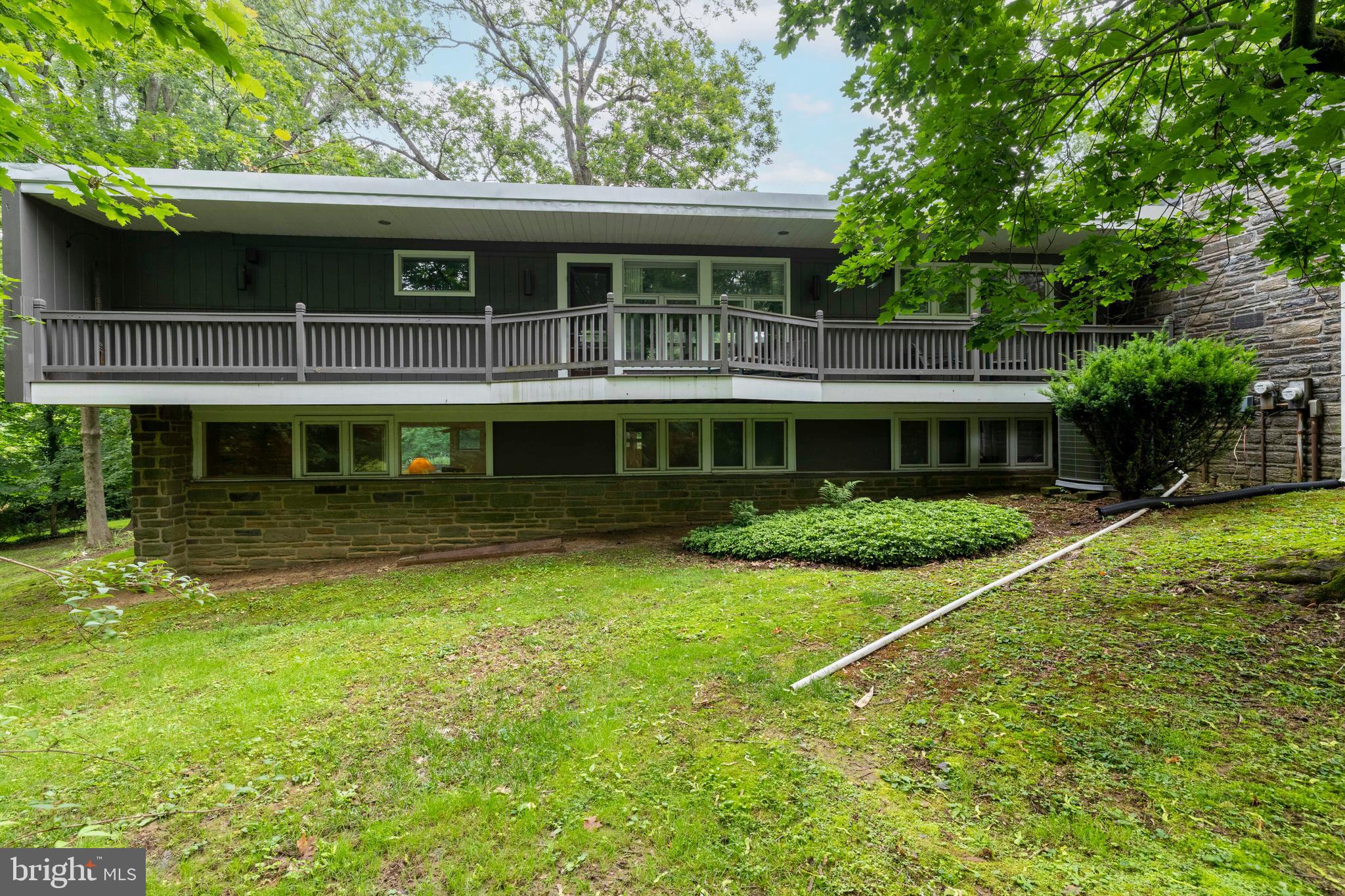 906 FROG HOLLOW TERRACE