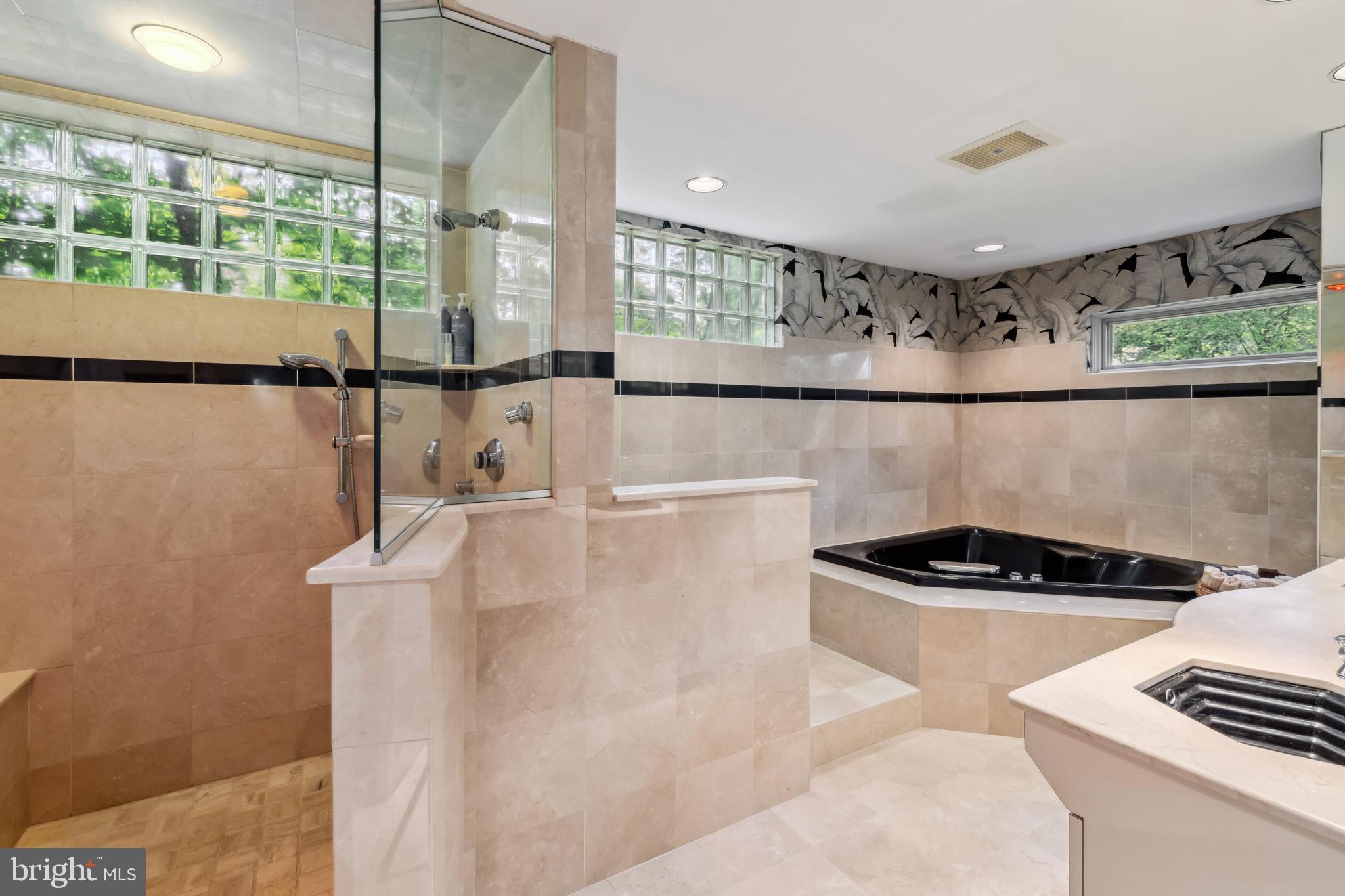 906 FROG HOLLOW TERRACE