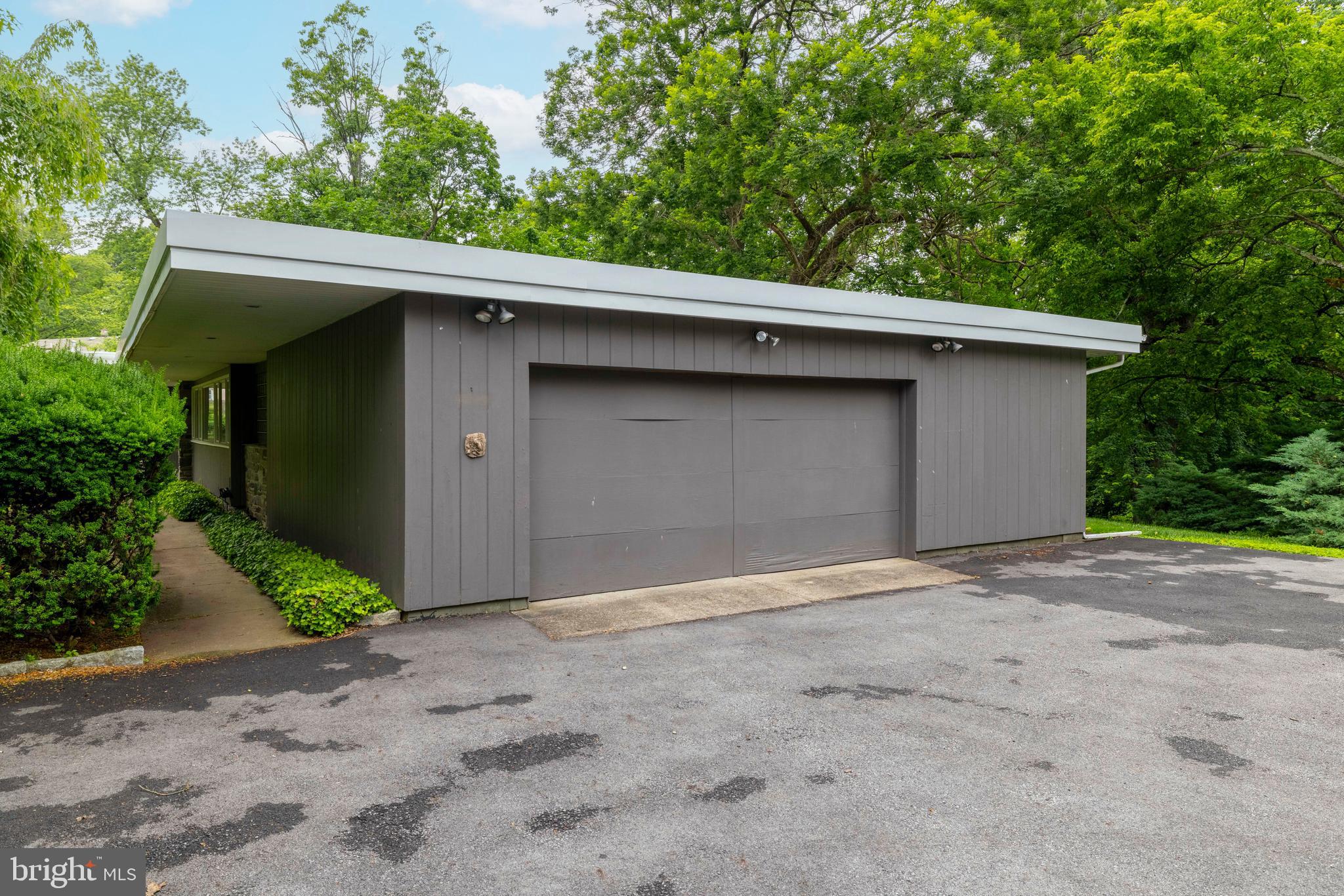 906 FROG HOLLOW TERRACE