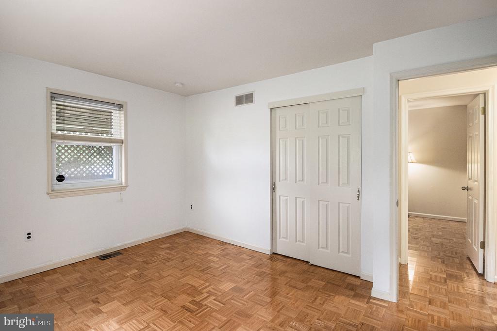 805 WYNDMOOR AVENUE