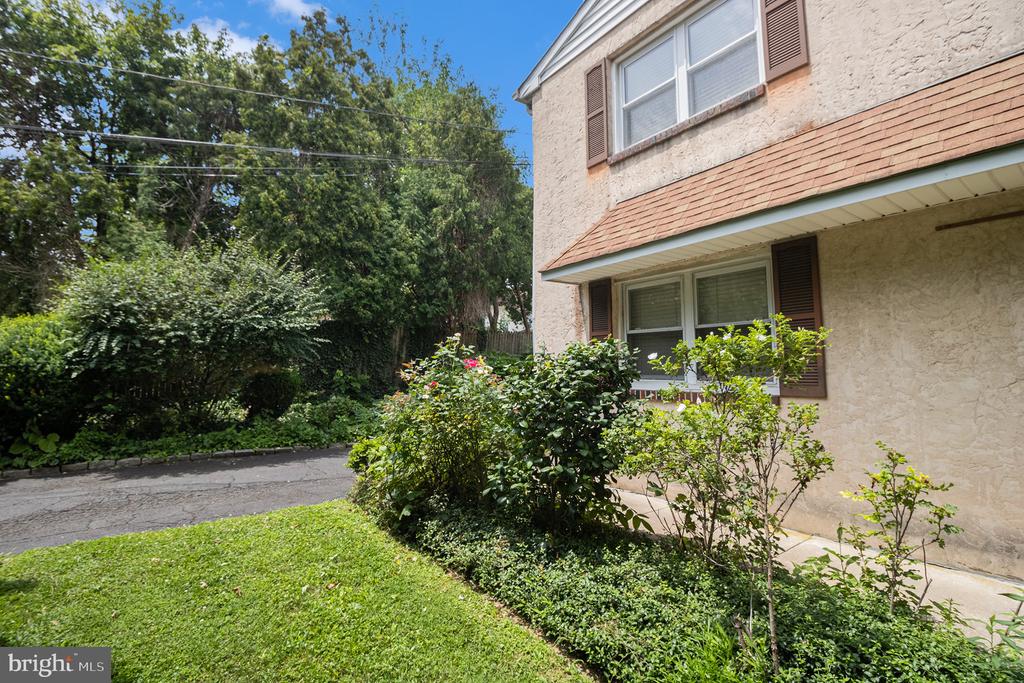 805 WYNDMOOR AVENUE