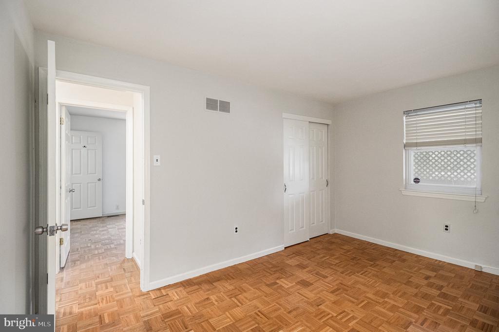 805 WYNDMOOR AVENUE