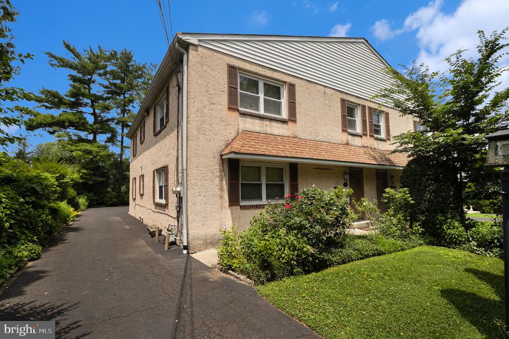 805 WYNDMOOR AVENUE