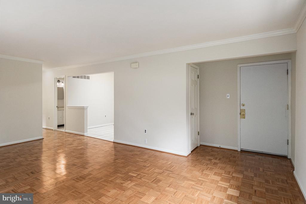 805 WYNDMOOR AVENUE