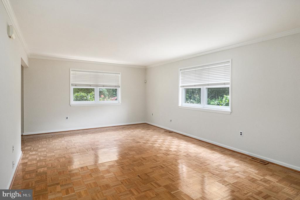 805 WYNDMOOR AVENUE
