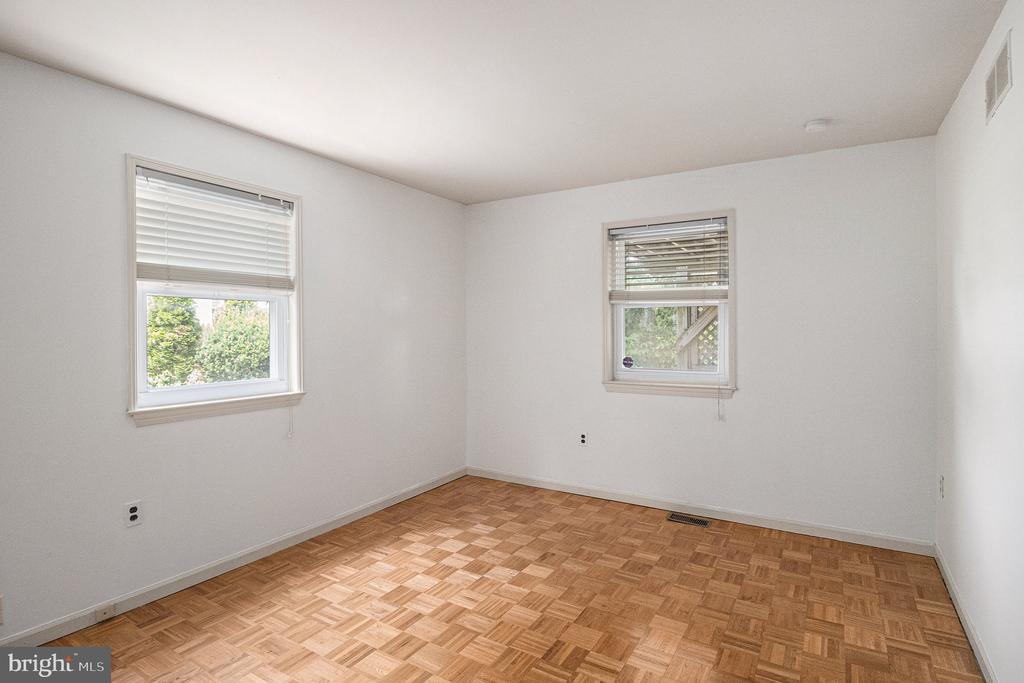 805 WYNDMOOR AVENUE