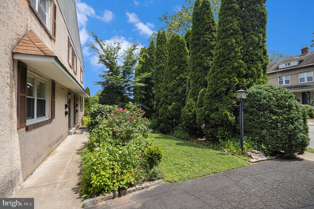 805 WYNDMOOR AVENUE