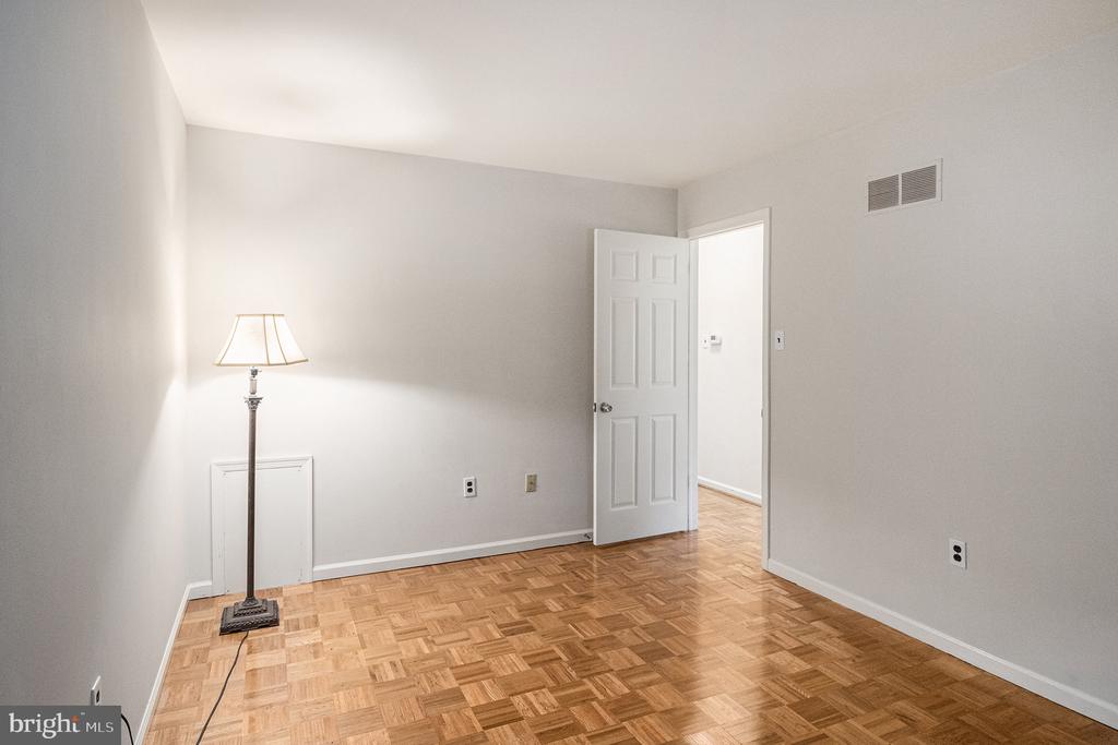 805 WYNDMOOR AVENUE