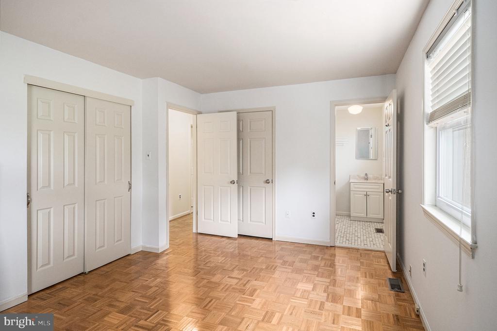 805 WYNDMOOR AVENUE