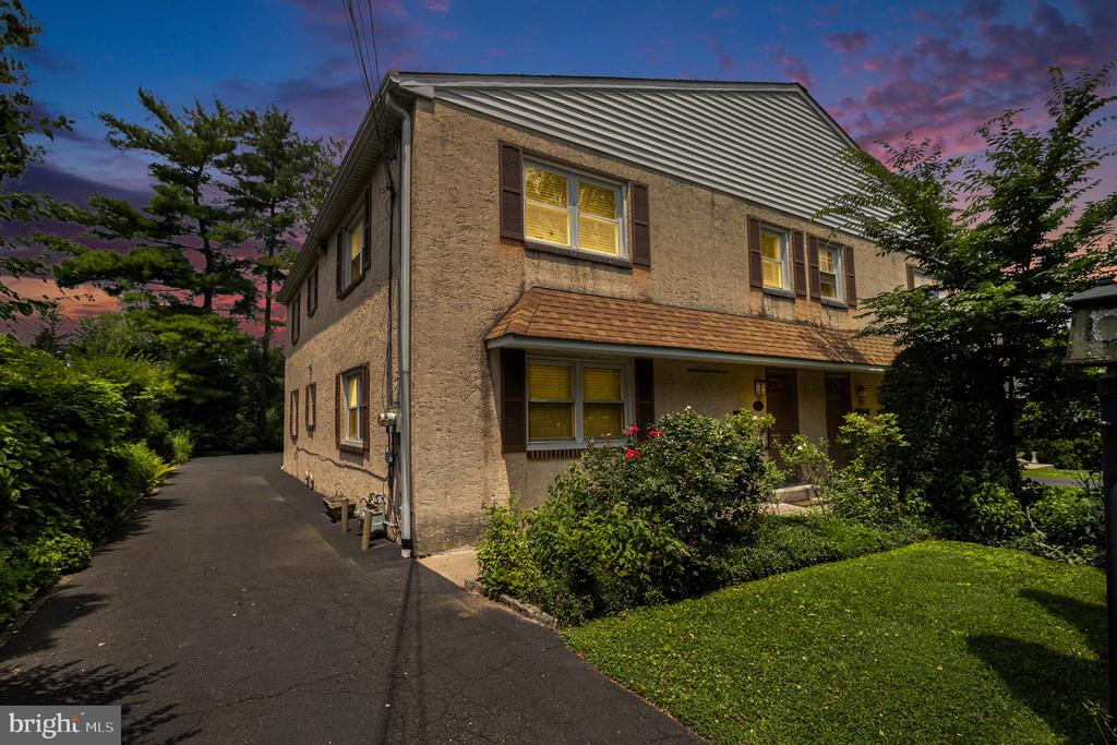 805 WYNDMOOR AVENUE