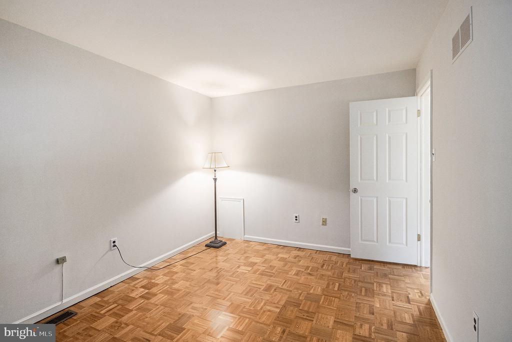 805 WYNDMOOR AVENUE