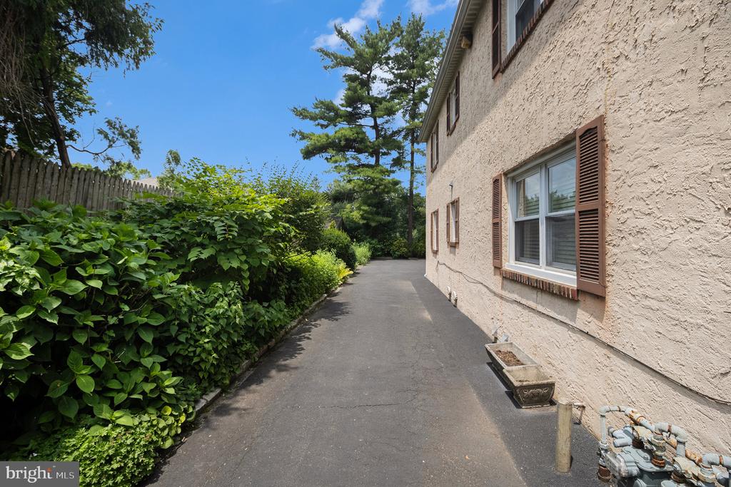 805 WYNDMOOR AVENUE