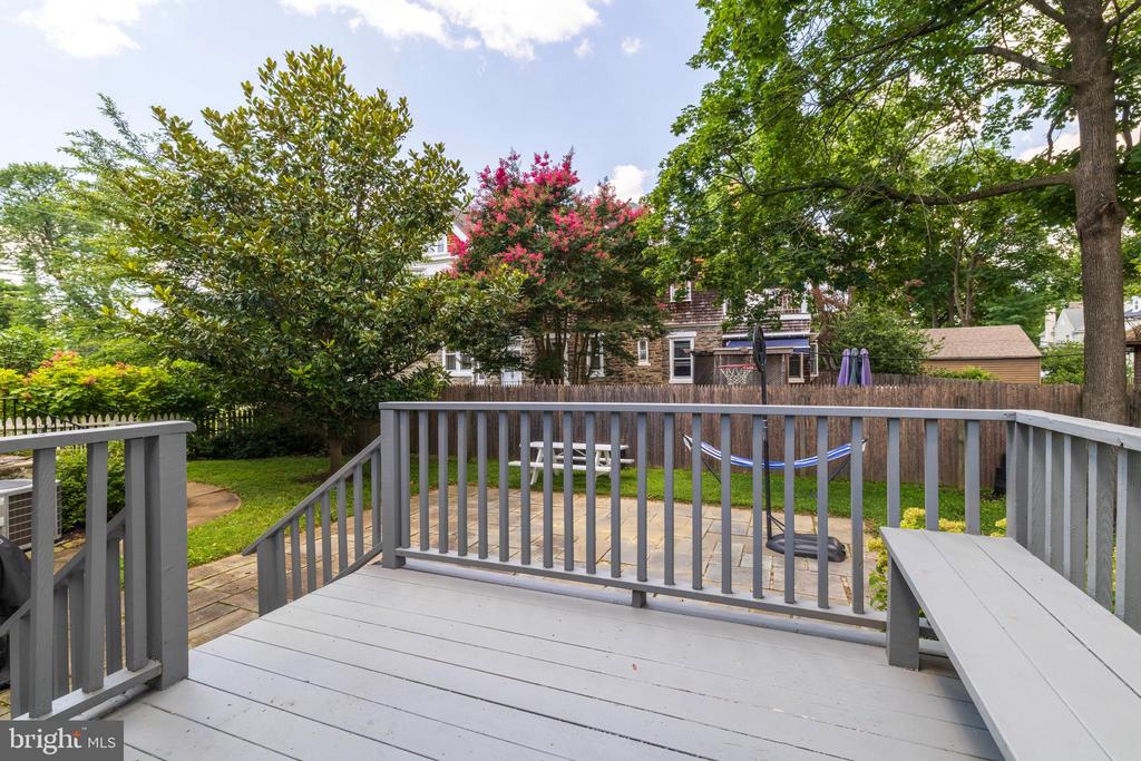 1107 Stratford Ave