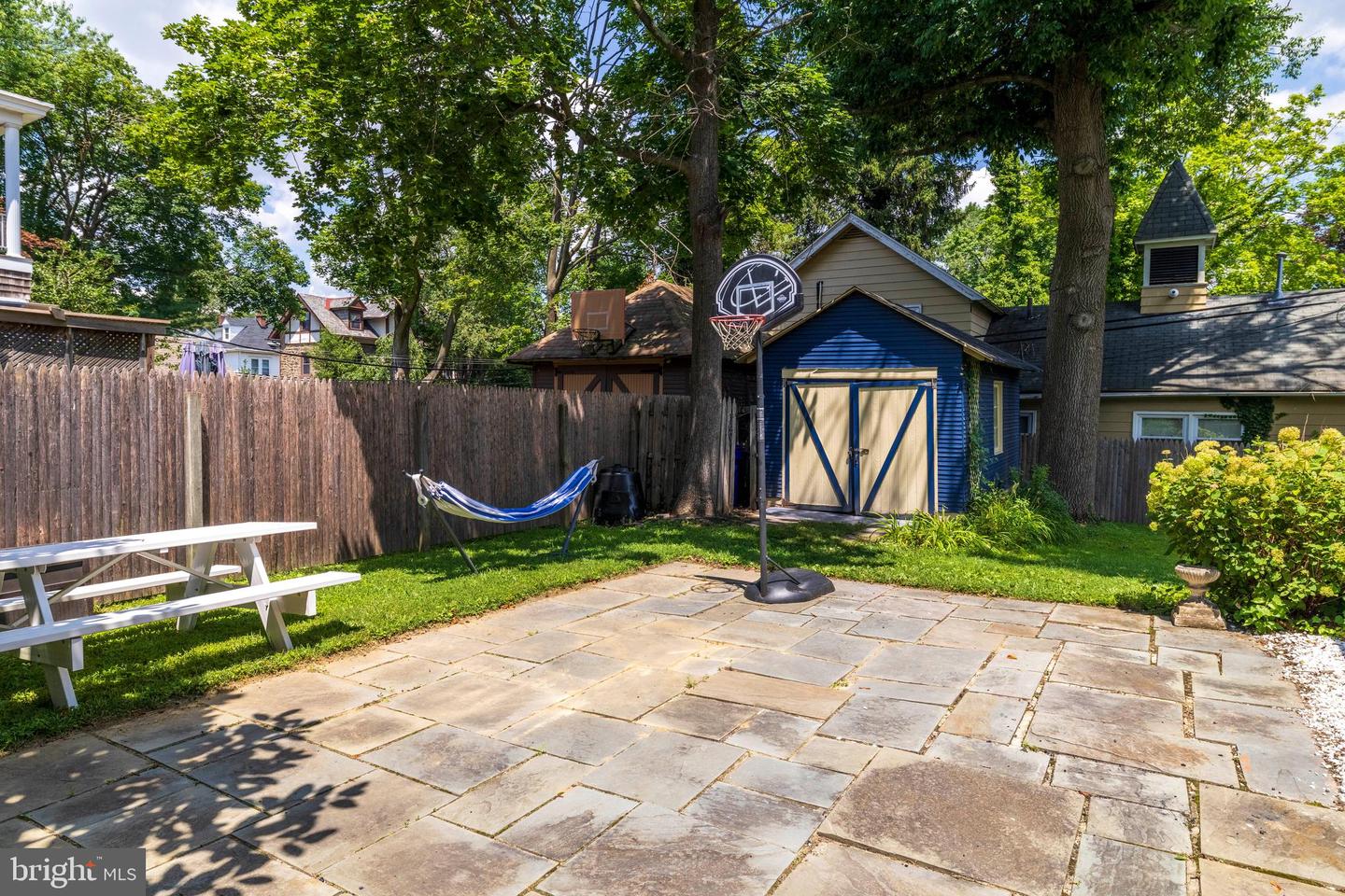 1107 Stratford Ave