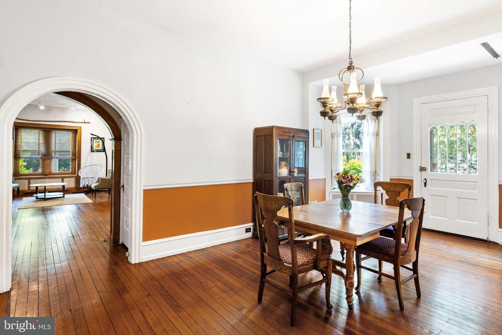 1107 Stratford Ave