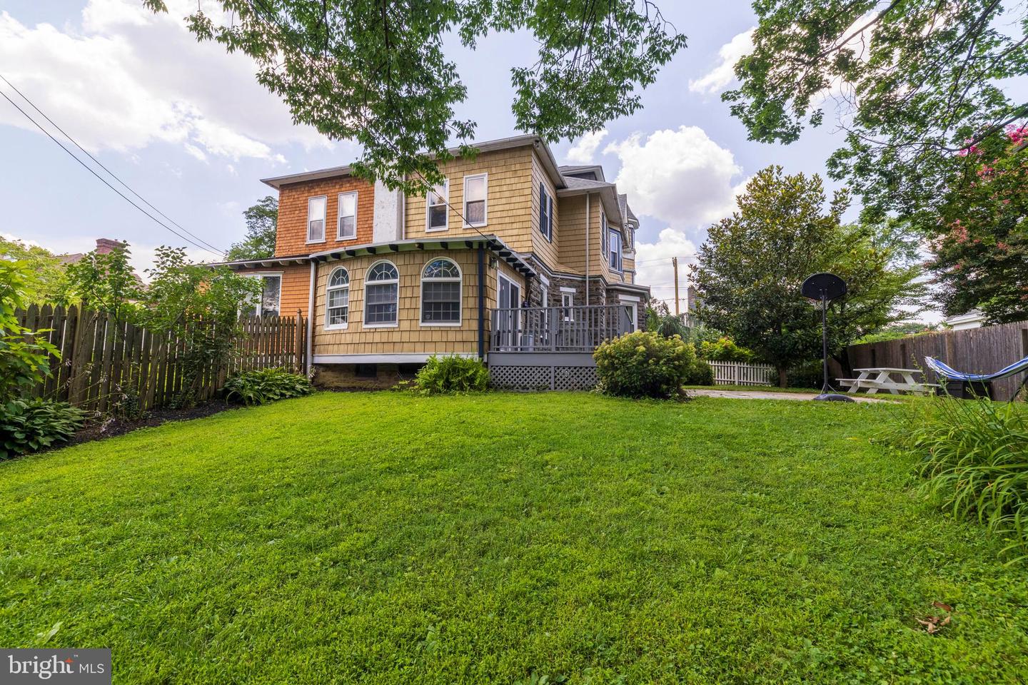 1107 Stratford Ave