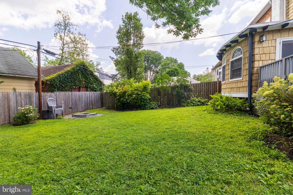 1107 Stratford Ave