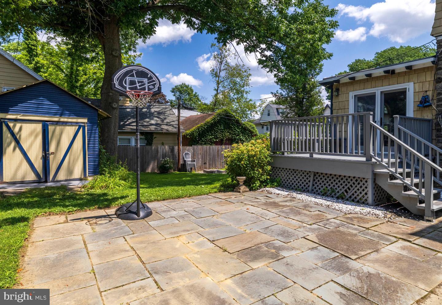 1107 Stratford Ave
