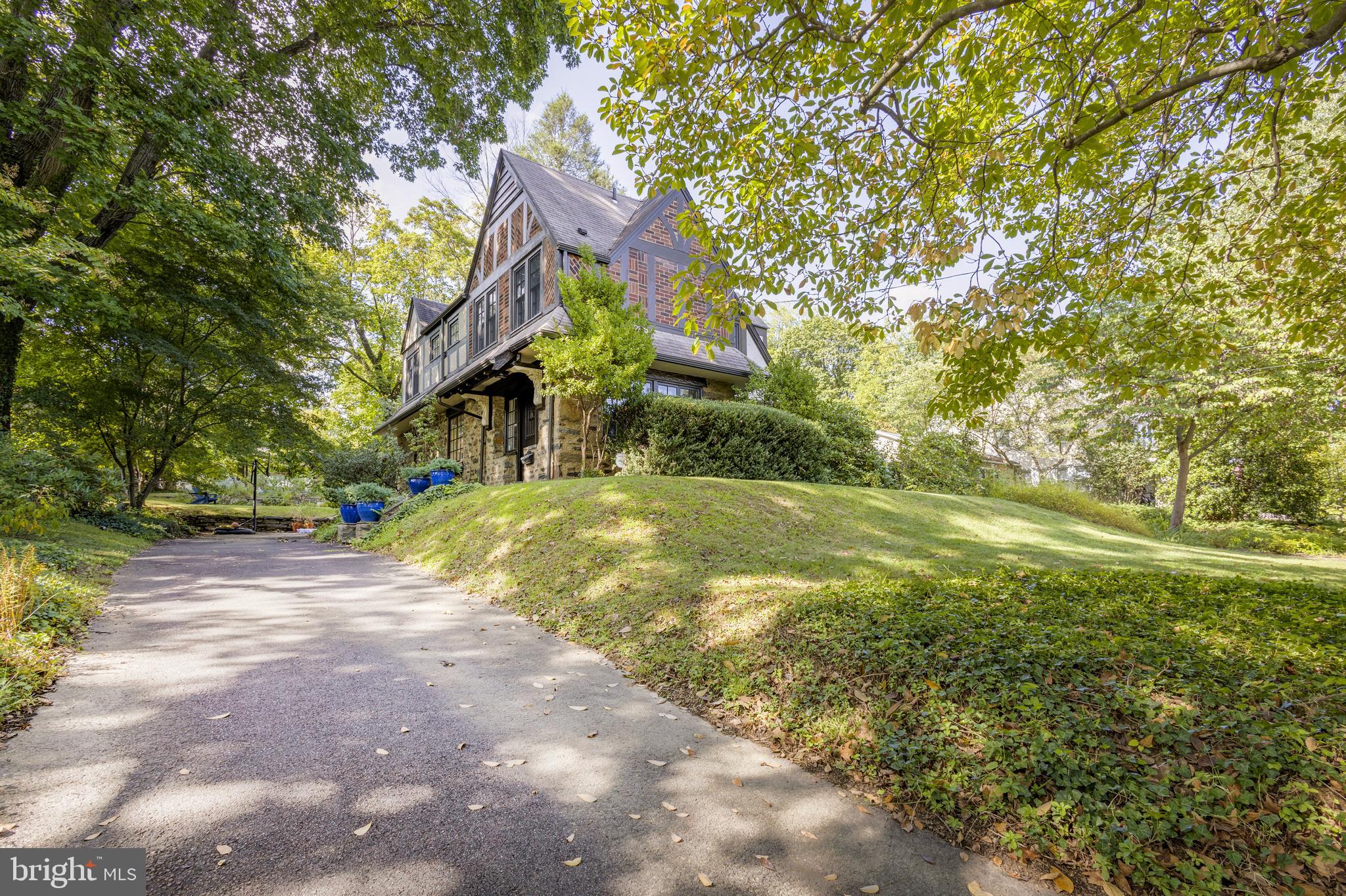 8202 FAIRVIEW ROAD