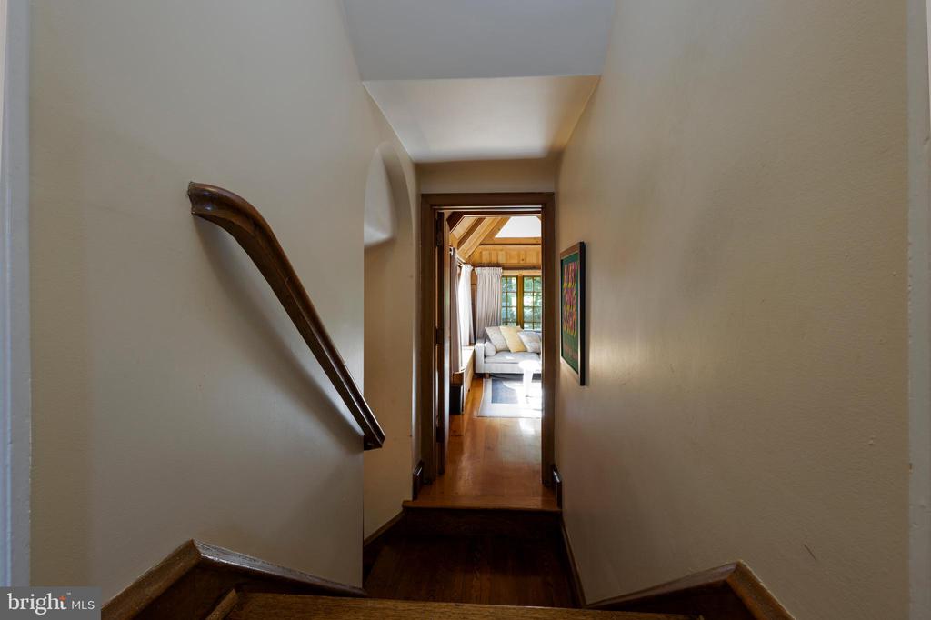 8202 FAIRVIEW ROAD