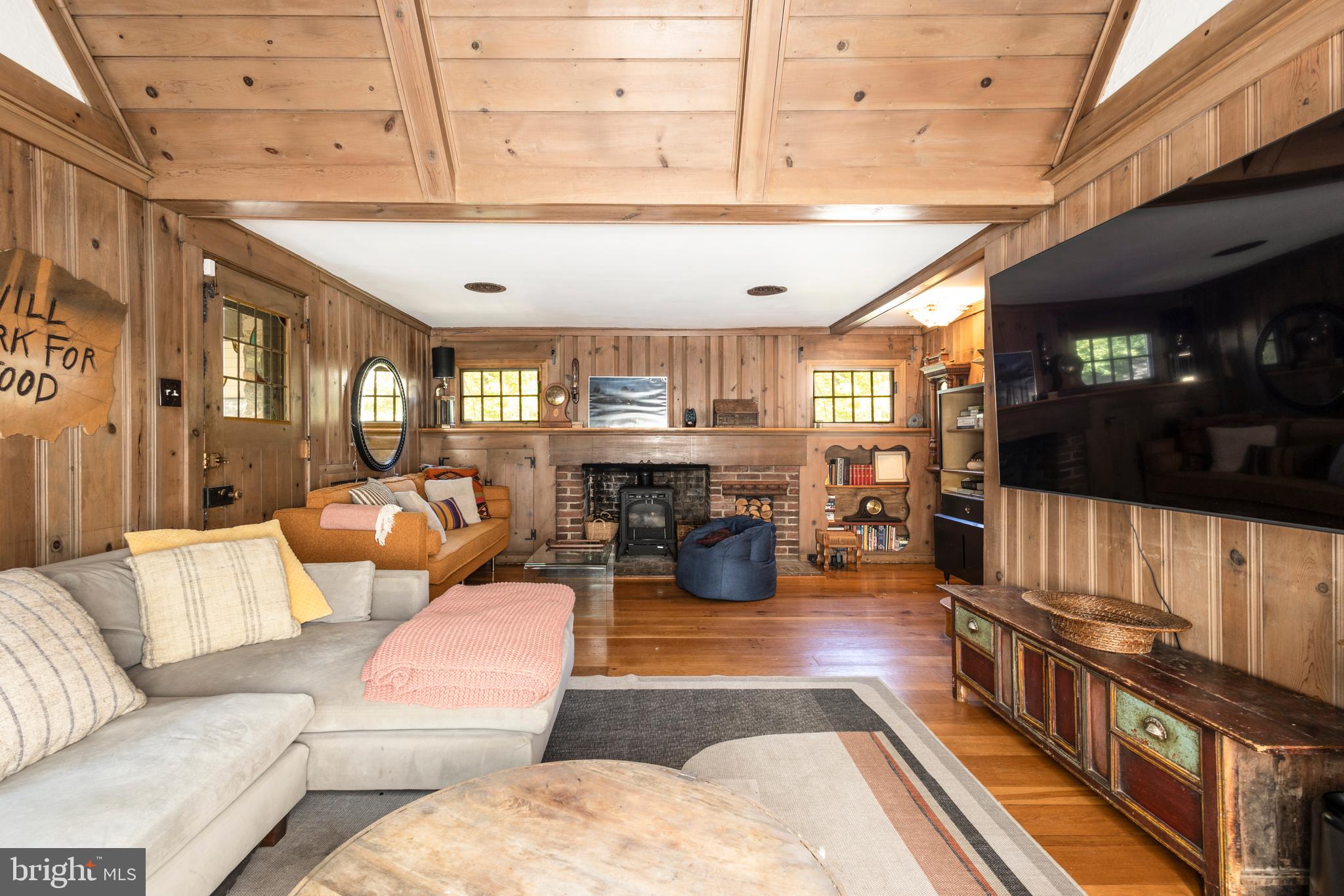 8202 FAIRVIEW ROAD