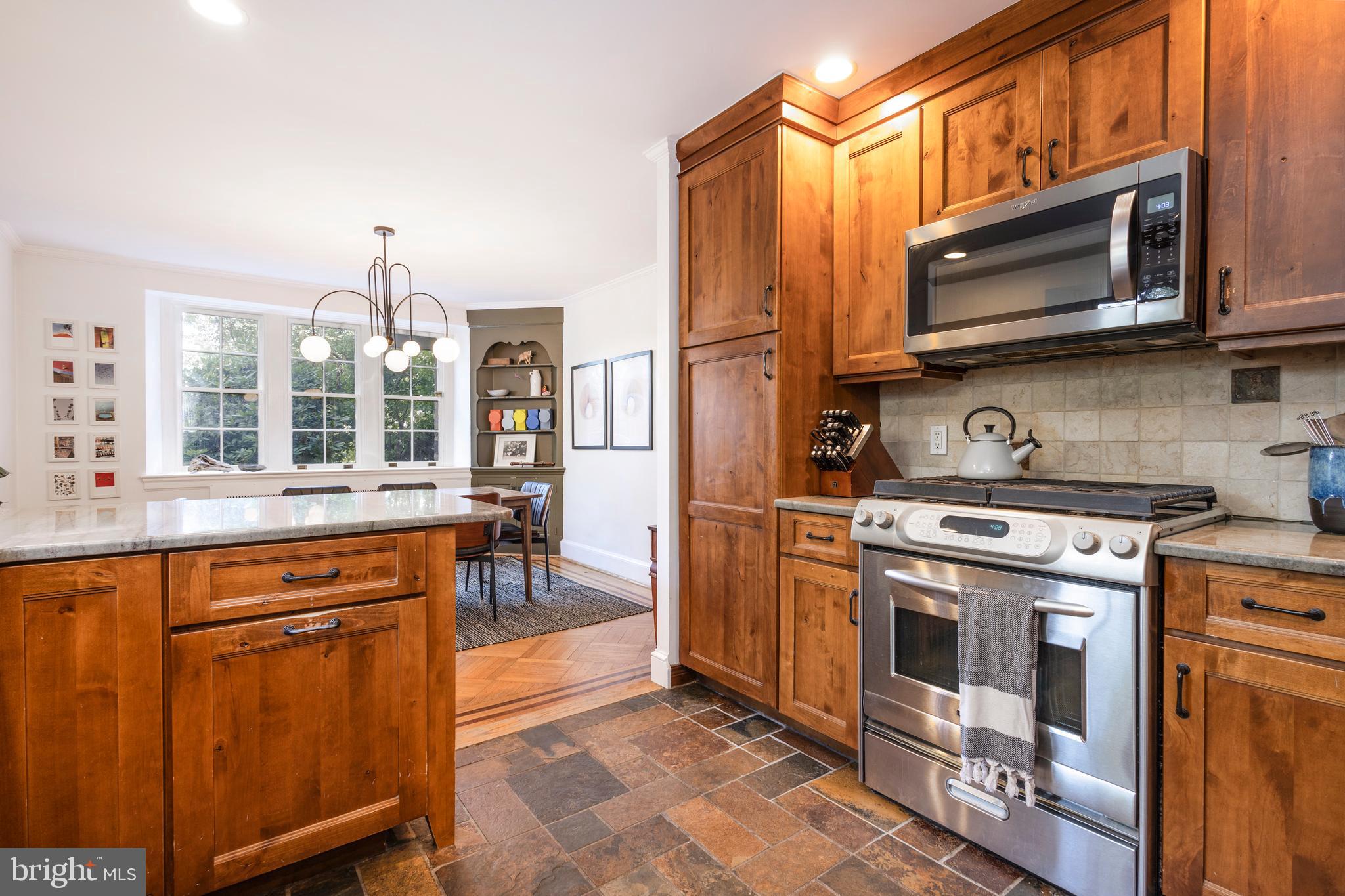 8202 FAIRVIEW ROAD