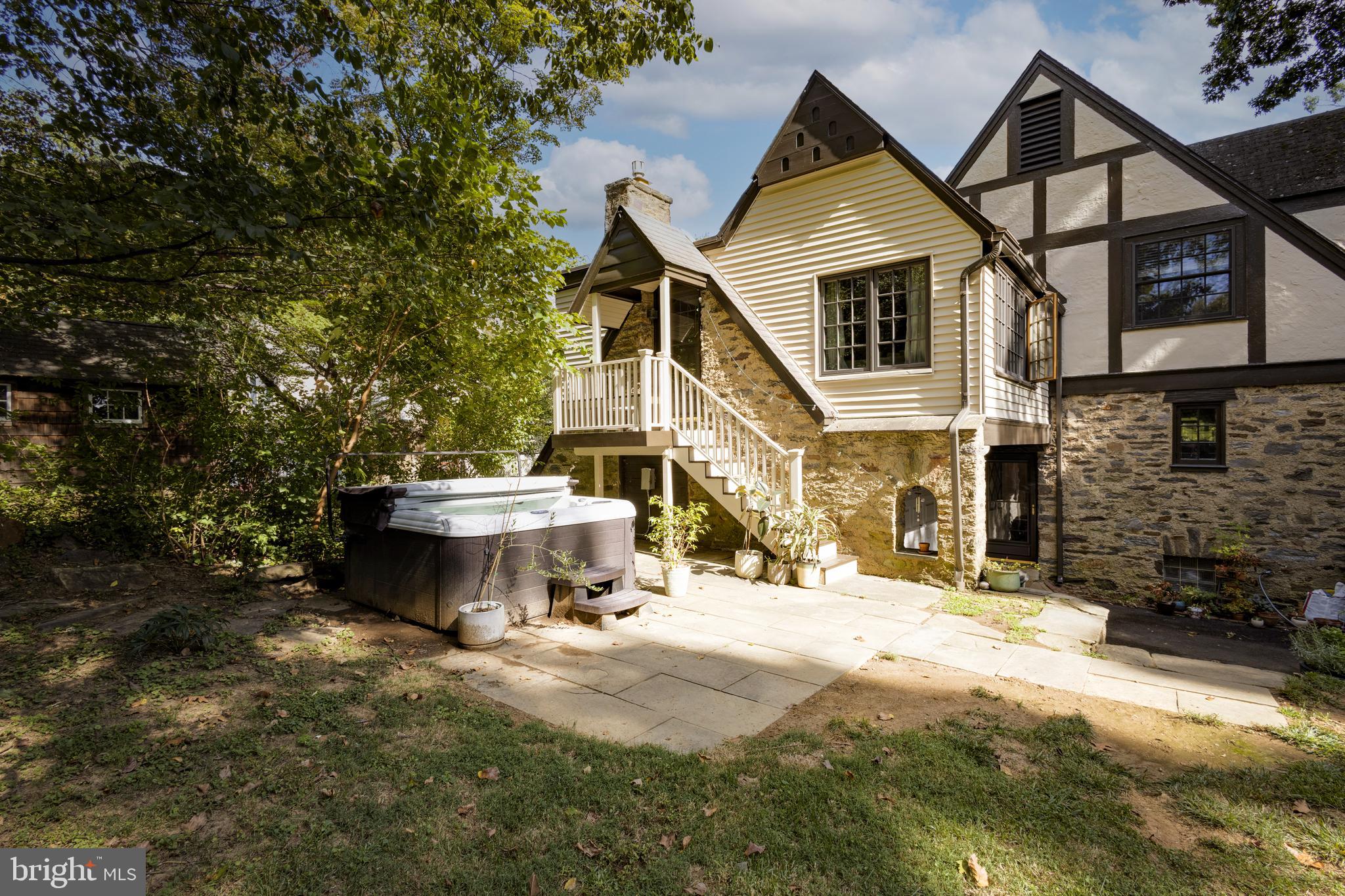 8202 FAIRVIEW ROAD