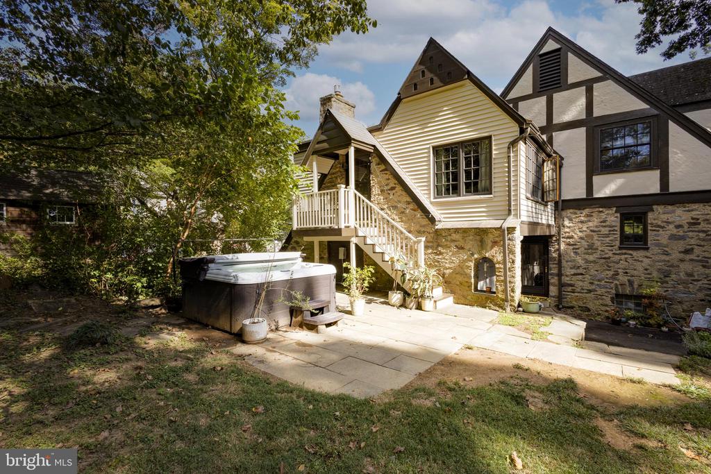 8202 FAIRVIEW ROAD
