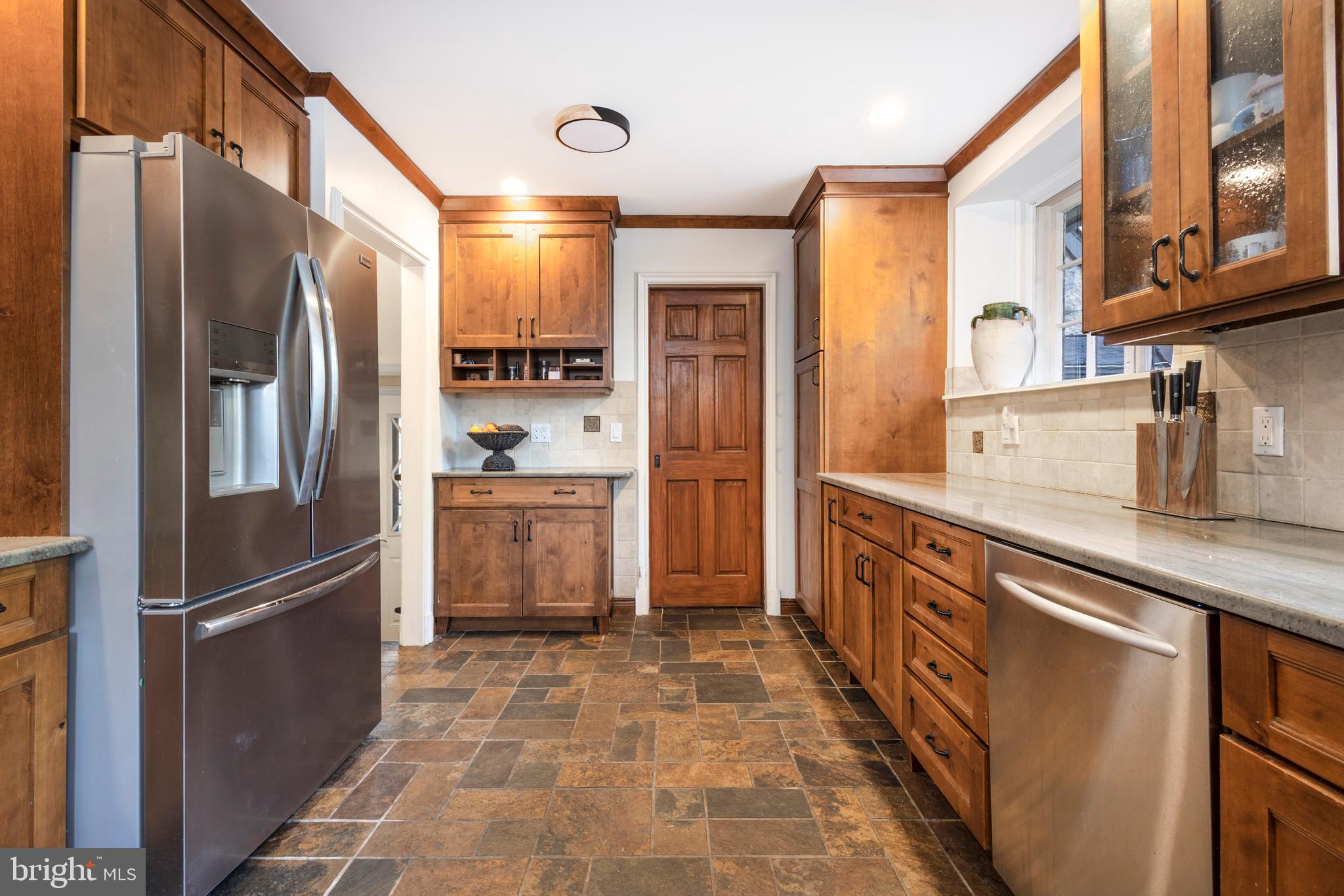 8202 FAIRVIEW ROAD