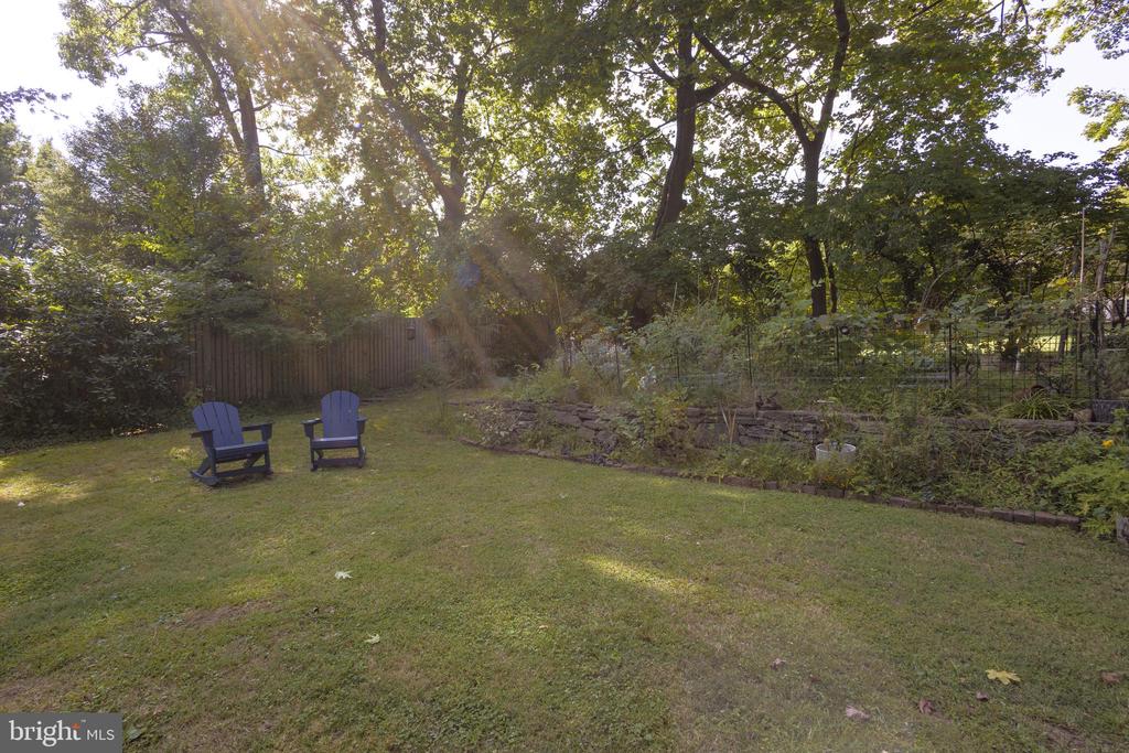 8202 FAIRVIEW ROAD